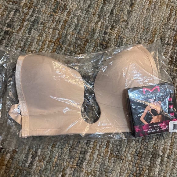 Size 6 Maidenform Sexy Plunge Bra NEW - Picture 1 of 3